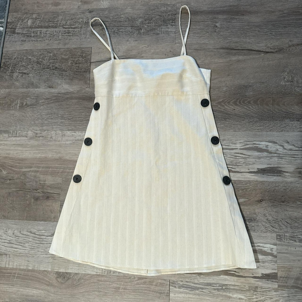 dresses - Picture 4 of 8